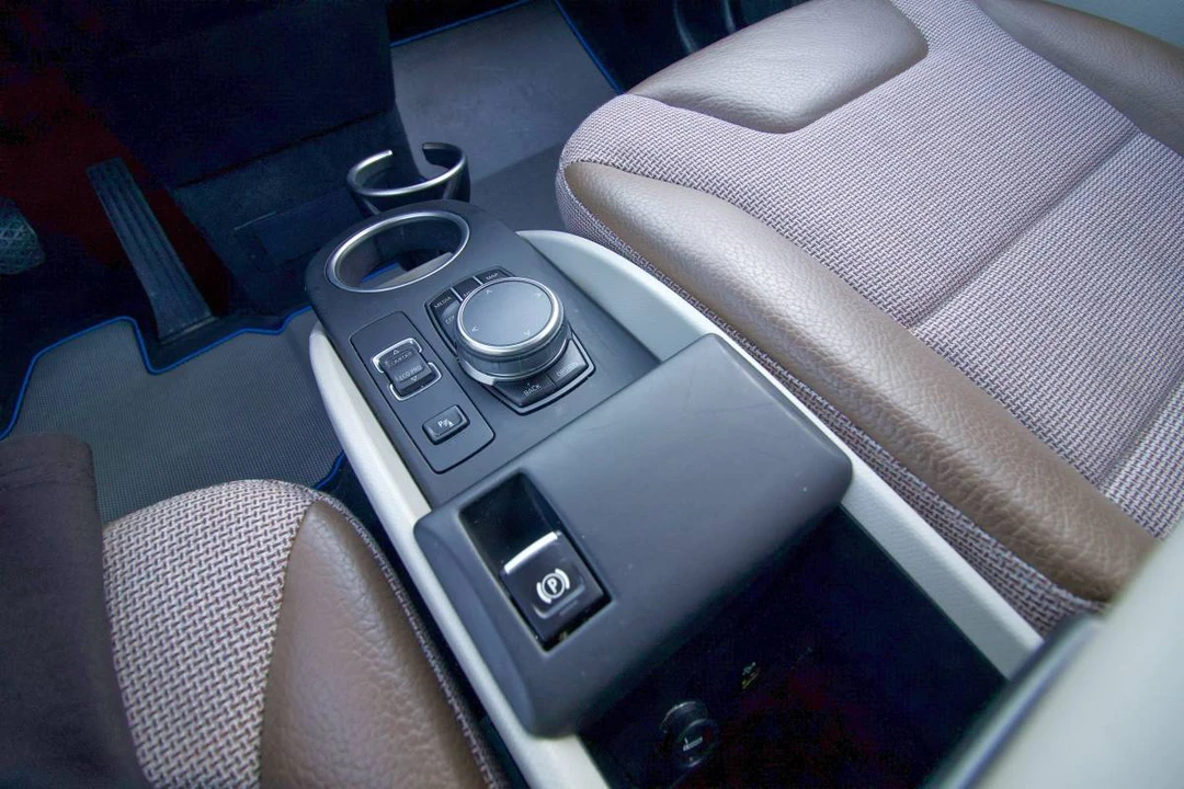 2018 BMW i3 - Image 16 of 24