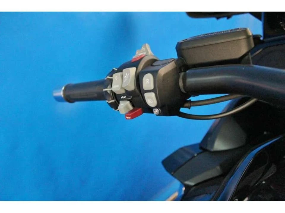 2018 BMW K1600 - Image 10 of 11