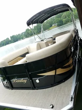 2018 Bentley 240 Cruise SE
