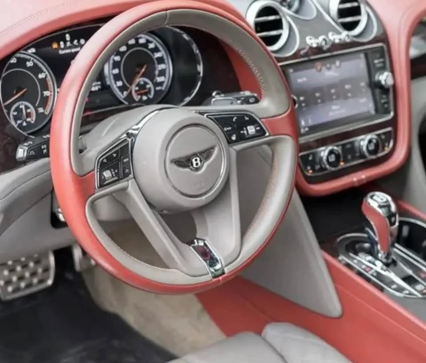 2018 Bentley Bentayga - Image 2 of 4