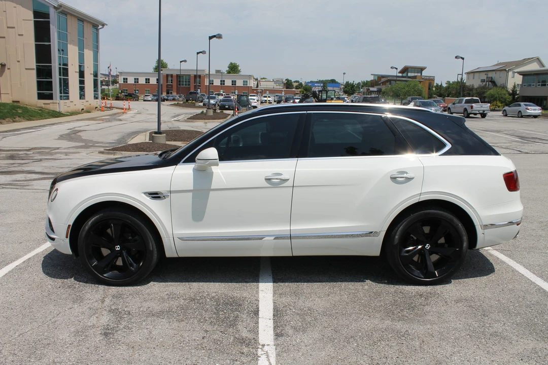 2018 Bentley Bentayga - Image 9 of 31