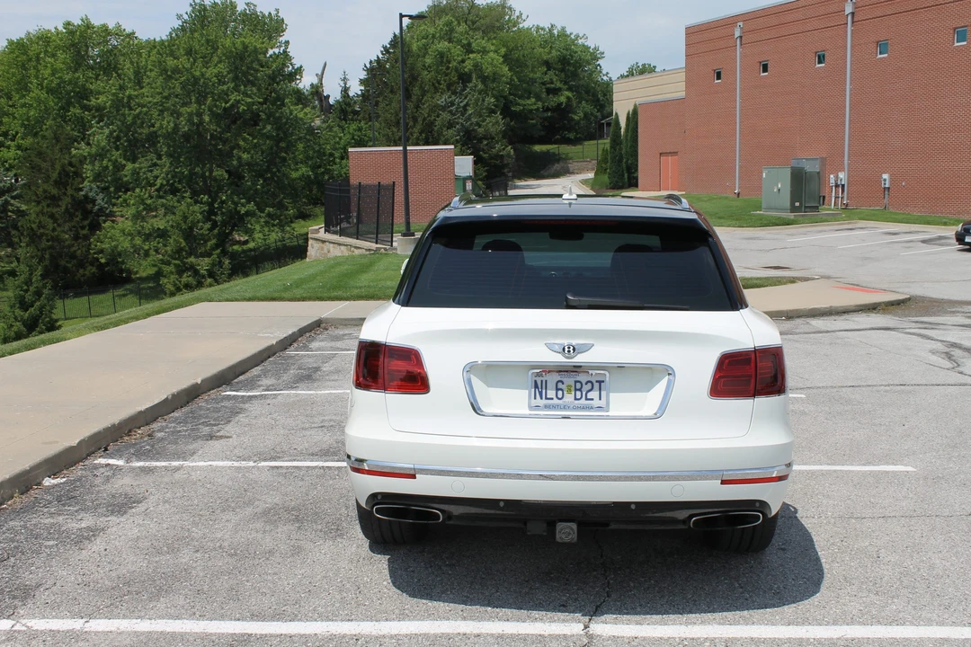 2018 Bentley Bentayga - Image 7 of 31
