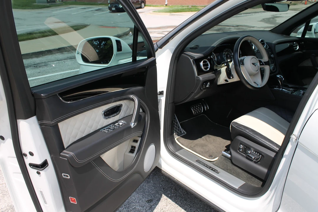 2018 Bentley Bentayga - Image 22 of 31