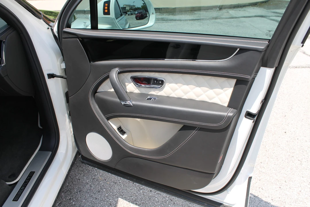 2018 Bentley Bentayga - Image 29 of 31