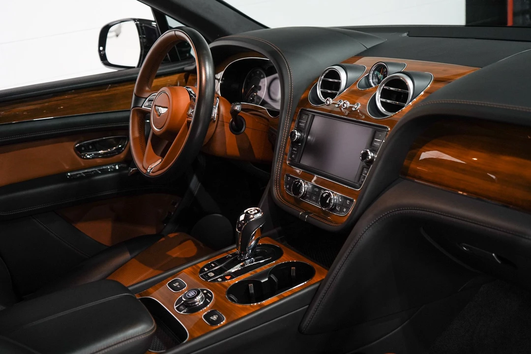 2018 Bentley Bentayga - Image 15 of 31