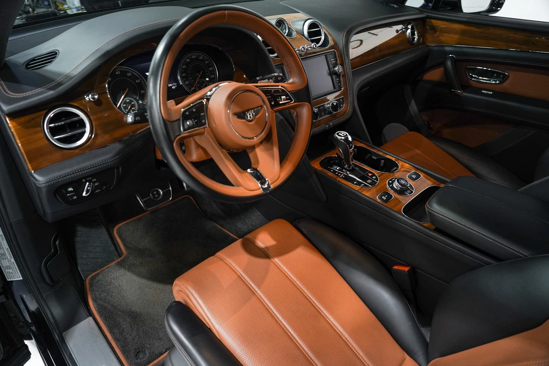2018 Bentley Bentayga - Image 2 of 31