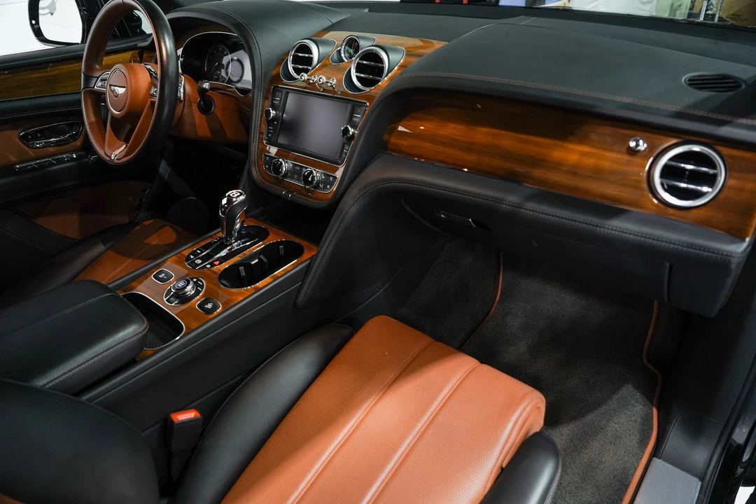 2018 Bentley Bentayga - Image 14 of 31