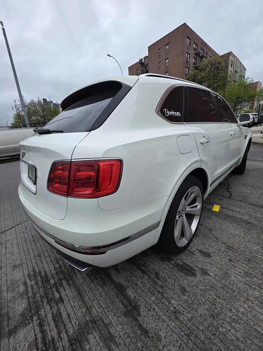 2018 Bentley Bentayga - Image 3 of 11