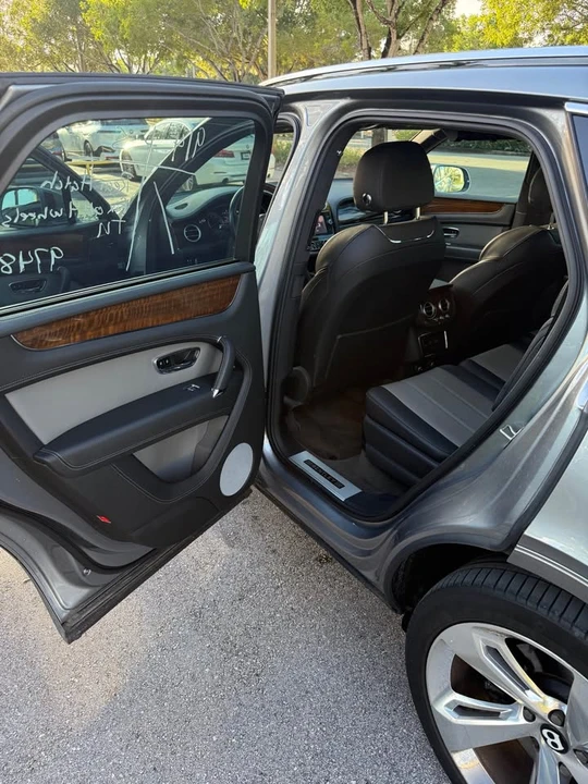 2018 Bentley Bentayga - Image 19 of 20