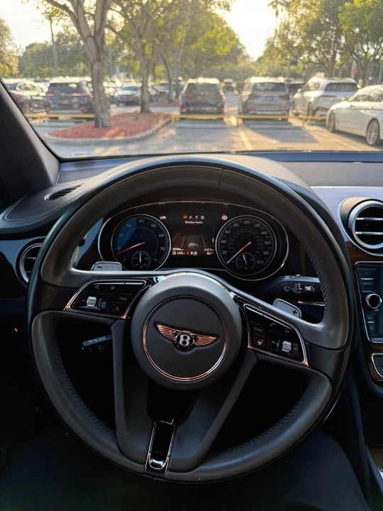 2018 Bentley Bentayga - Image 18 of 20
