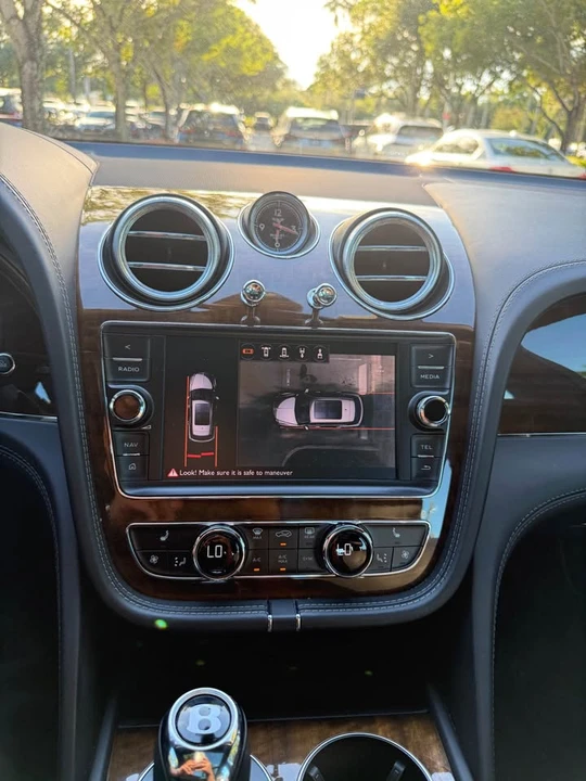 2018 Bentley Bentayga - Image 17 of 20