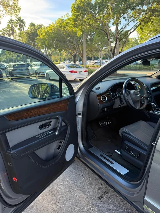 2018 Bentley Bentayga - Image 13 of 20