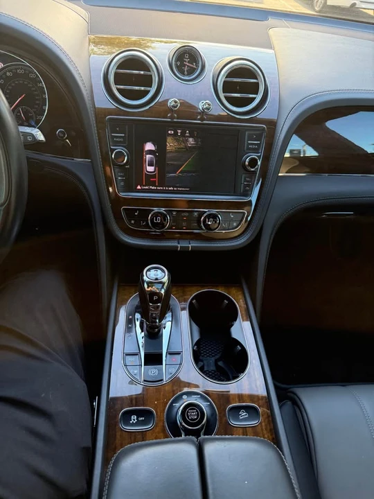 2018 Bentley Bentayga - Image 16 of 20
