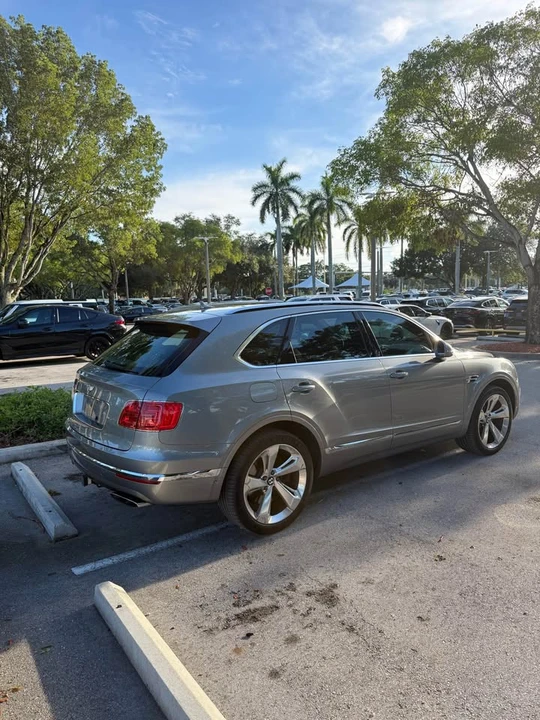 2018 Bentley Bentayga - Image 7 of 20