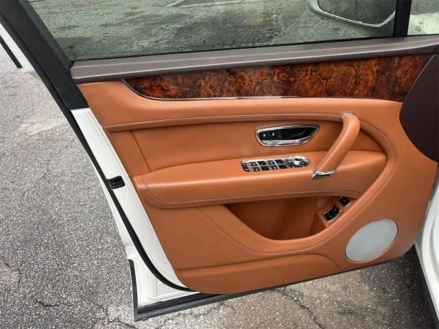 2018 Bentley Bentayga - Image 11 of 17