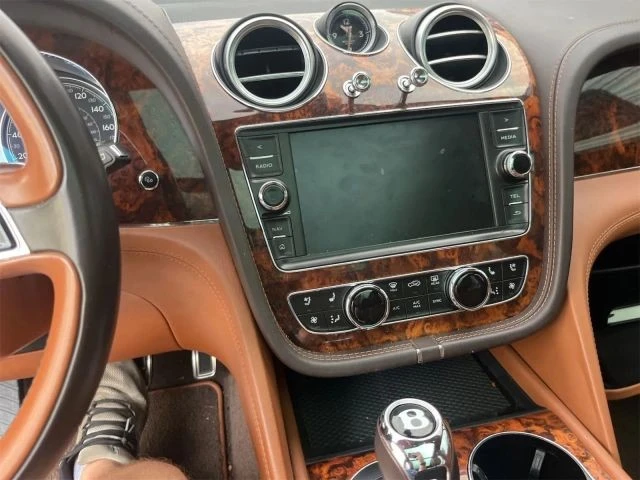 2018 Bentley Bentayga - Image 14 of 17