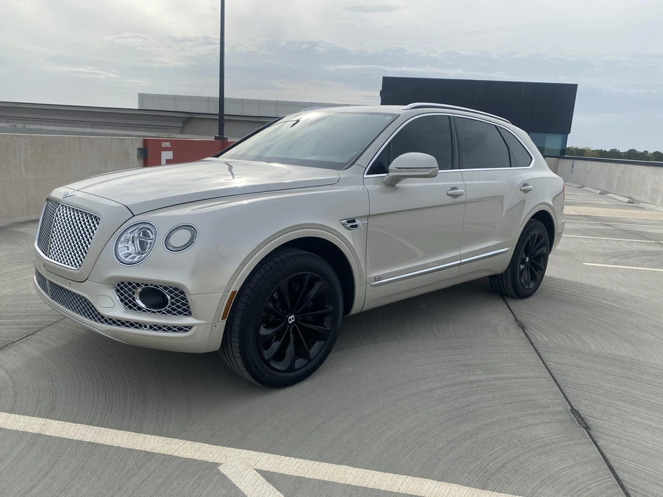 2018 Bentley Bentayga - Image 2 of 31