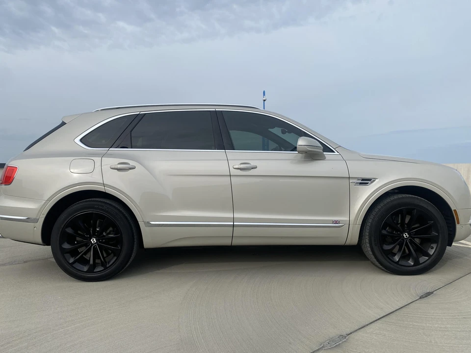 2018 Bentley Bentayga - Image 9 of 31