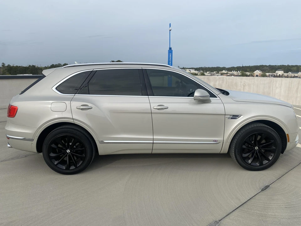 2018 Bentley Bentayga - Image 8 of 31