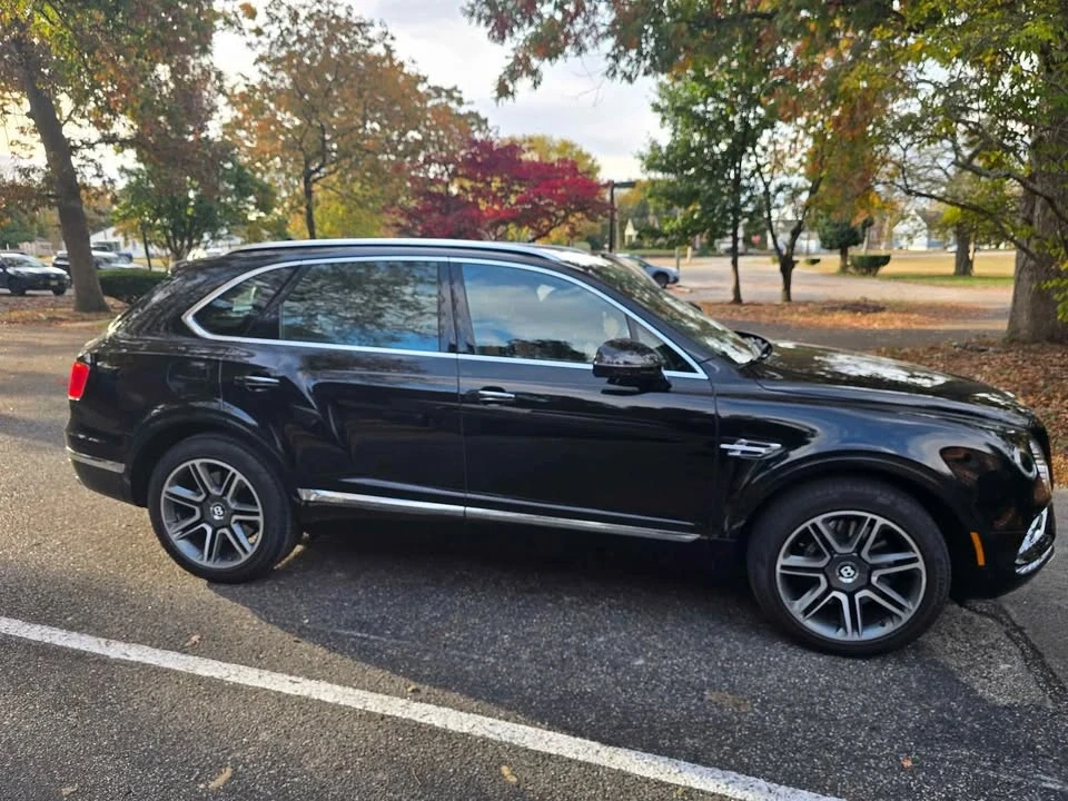 2018 Bentley Bentayga - Image 2 of 10