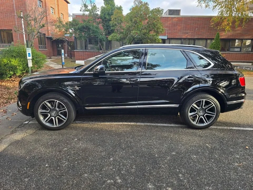 2018 Bentley Bentayga - Image 3 of 10