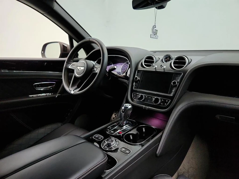 2018 Bentley Bentayga - Image 28 of 31