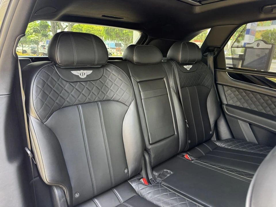 2018 Bentley Bentayga - Image 18 of 25