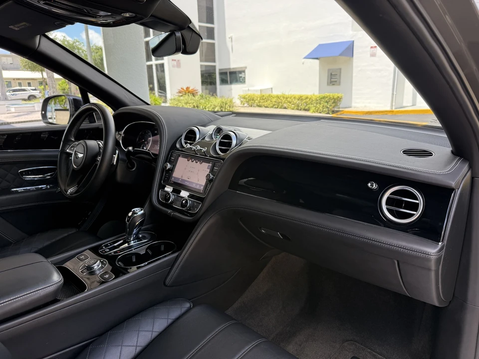 2018 Bentley Bentayga - Image 13 of 25