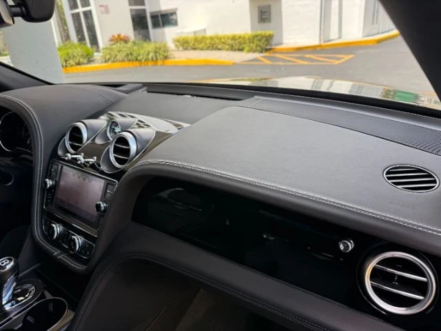 2018 Bentley - Image 20 of 24