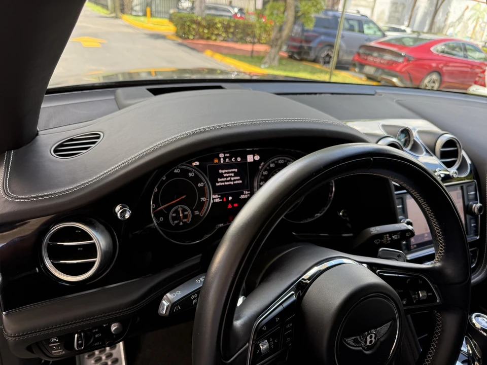 2018 Bentley Bentayga - Image 16 of 25