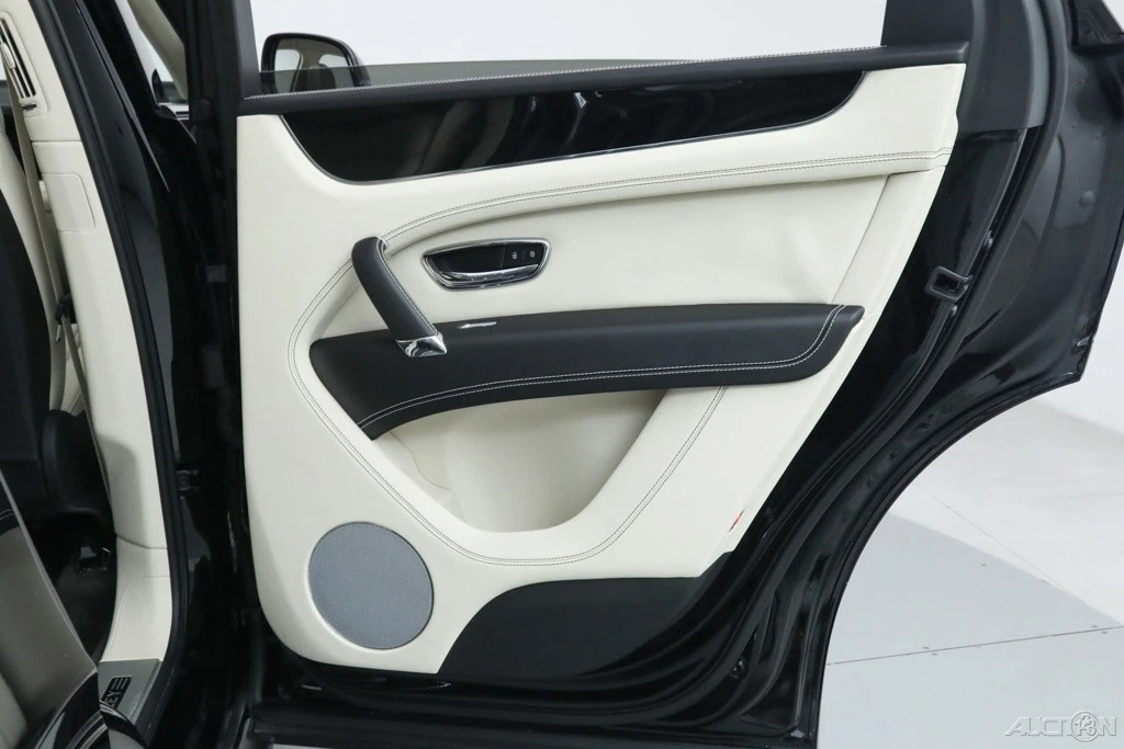 2018 Bentley Bentayga - Image 14 of 21
