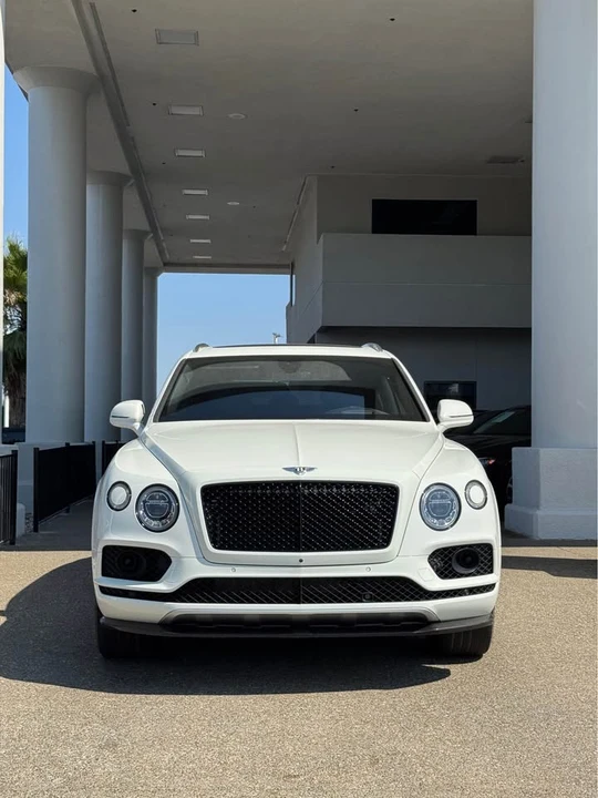 2018 Bentley Bentayga - Image 2 of 7