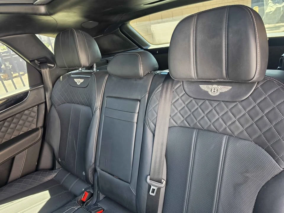 2018 Bentley Bentayga - Image 9 of 14