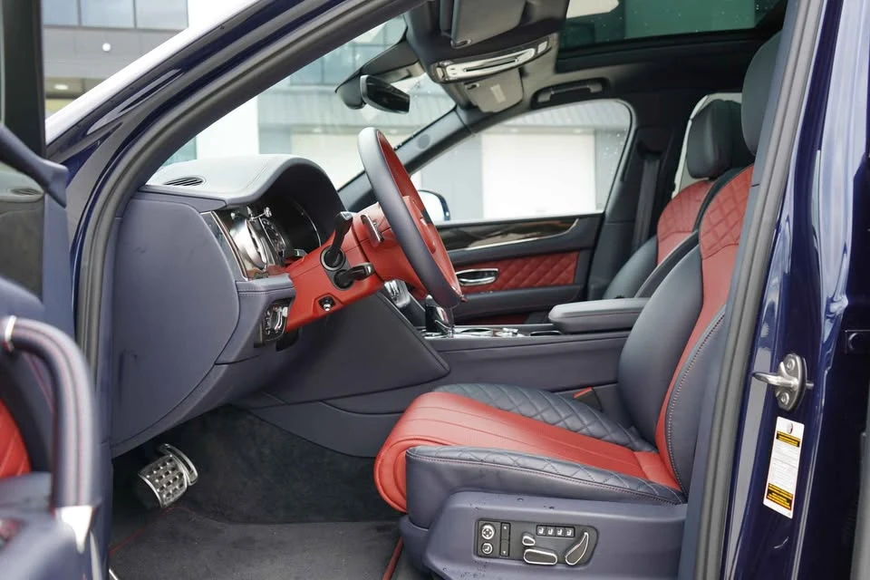 2018 Bentley Bentayga - Image 9 of 17