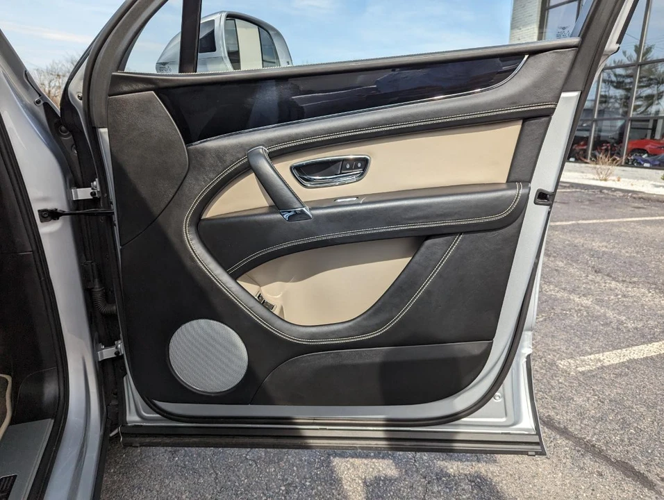 2018 Bentley Bentayga - Image 30 of 31