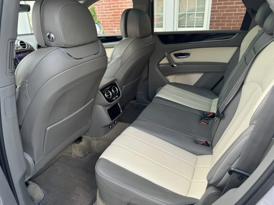 2018 Bentley Bentayga - Image 6 of 9