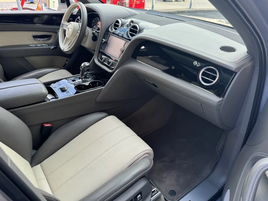 2018 Bentley Bentayga - Image 7 of 9