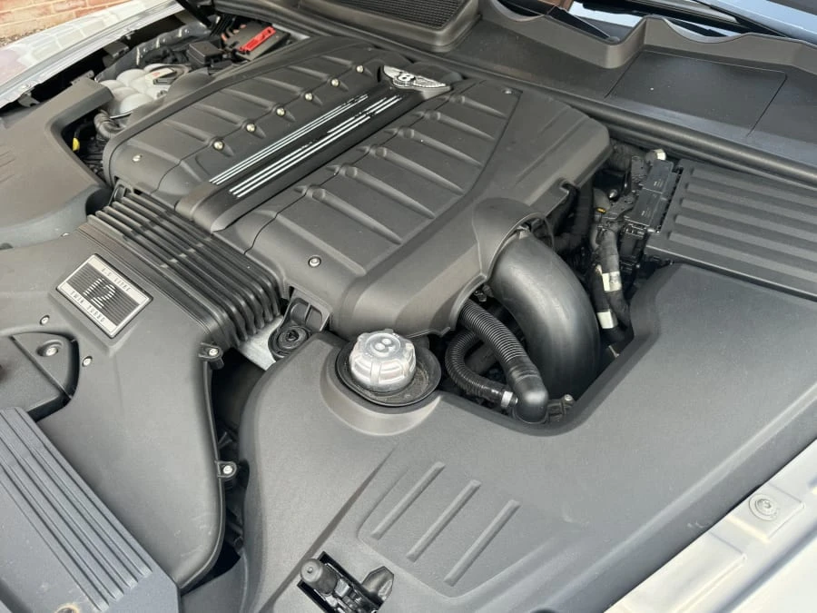 2018 Bentley Bentayga - Image 8 of 9