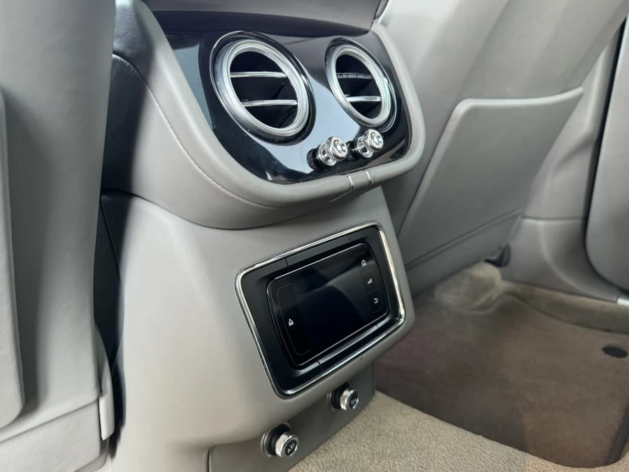 2018 Bentley Bentayga - Image 14 of 31