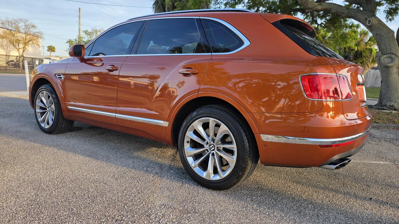 2018 Bentley Bentayga - Image 18 of 31