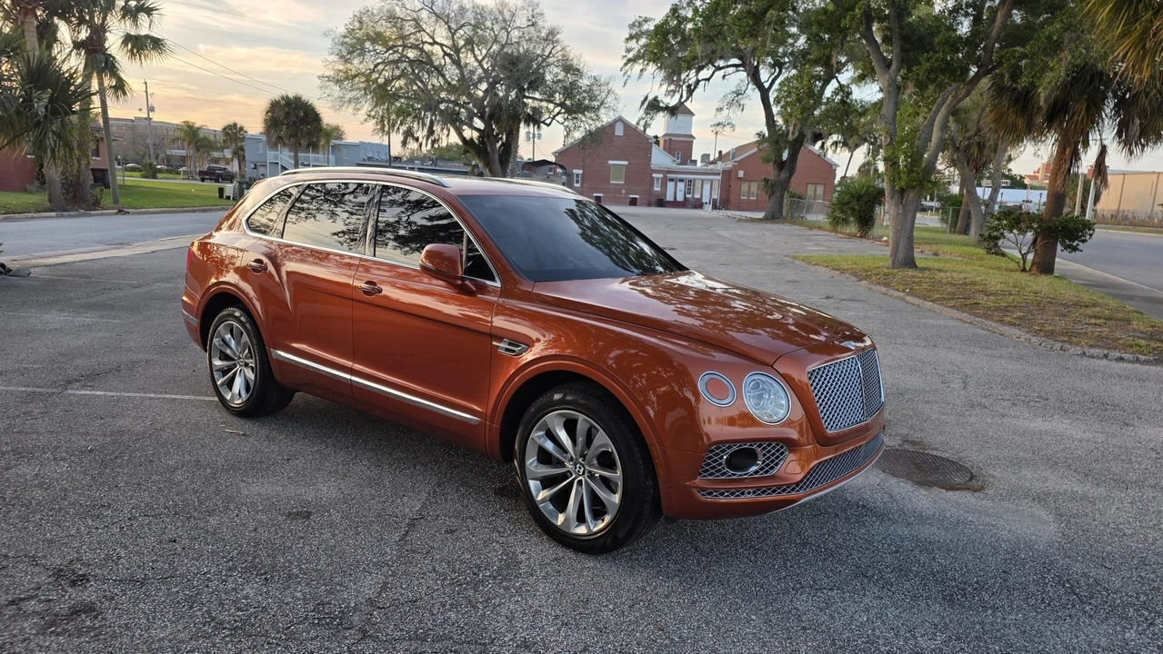2018 Bentley Bentayga - Image 2 of 31