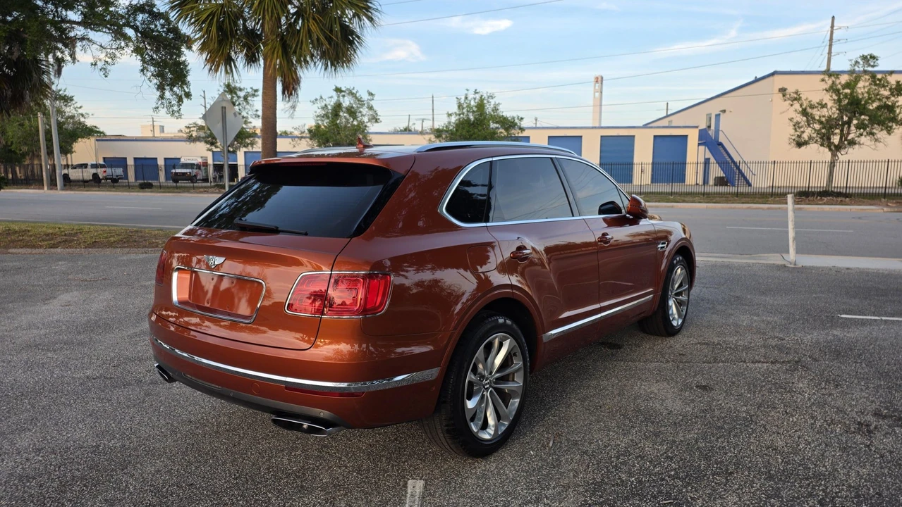 2018 Bentley Bentayga - Image 26 of 31