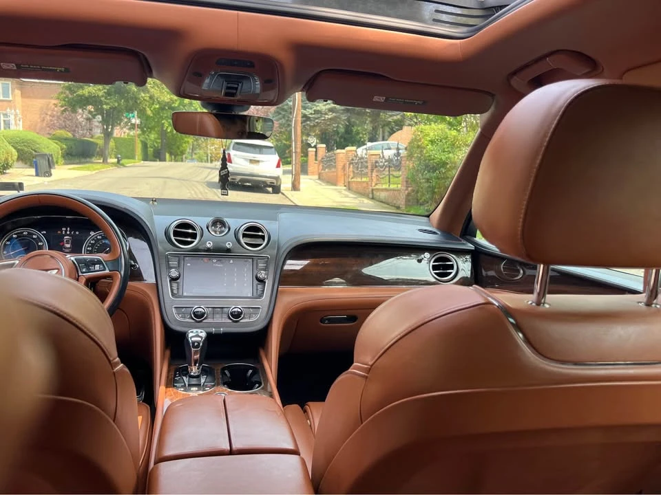 2018 Bentley Bentayga - Image 17 of 19