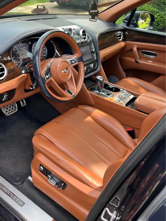 2018 Bentley Bentayga - Image 15 of 19