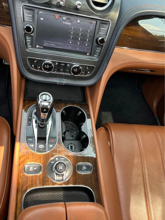 2018 Bentley Bentayga - Image 14 of 19