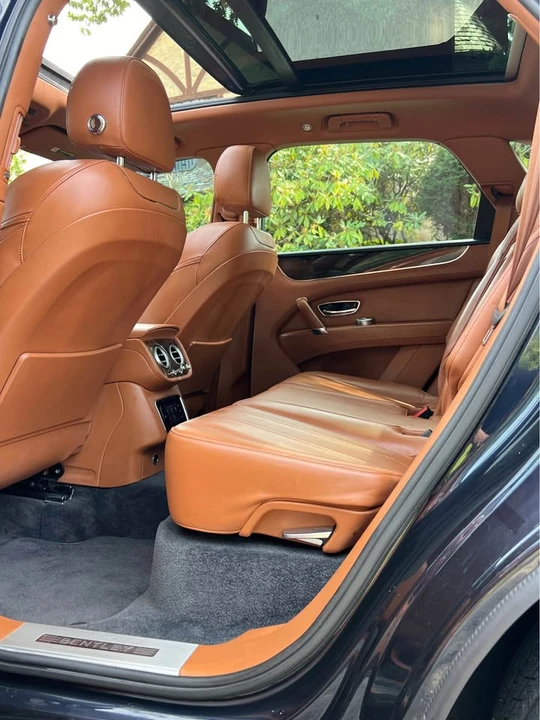 2018 Bentley Bentayga - Image 13 of 19