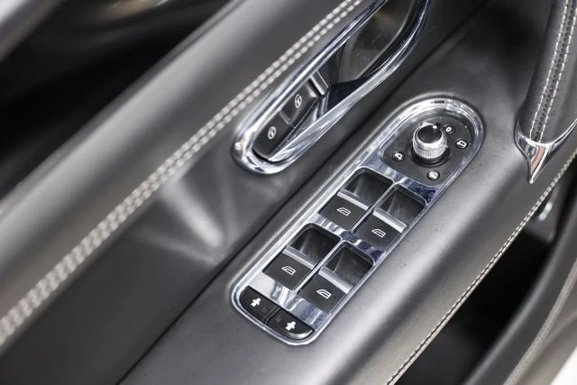 2018 Bentley Bentayga - Image 15 of 31