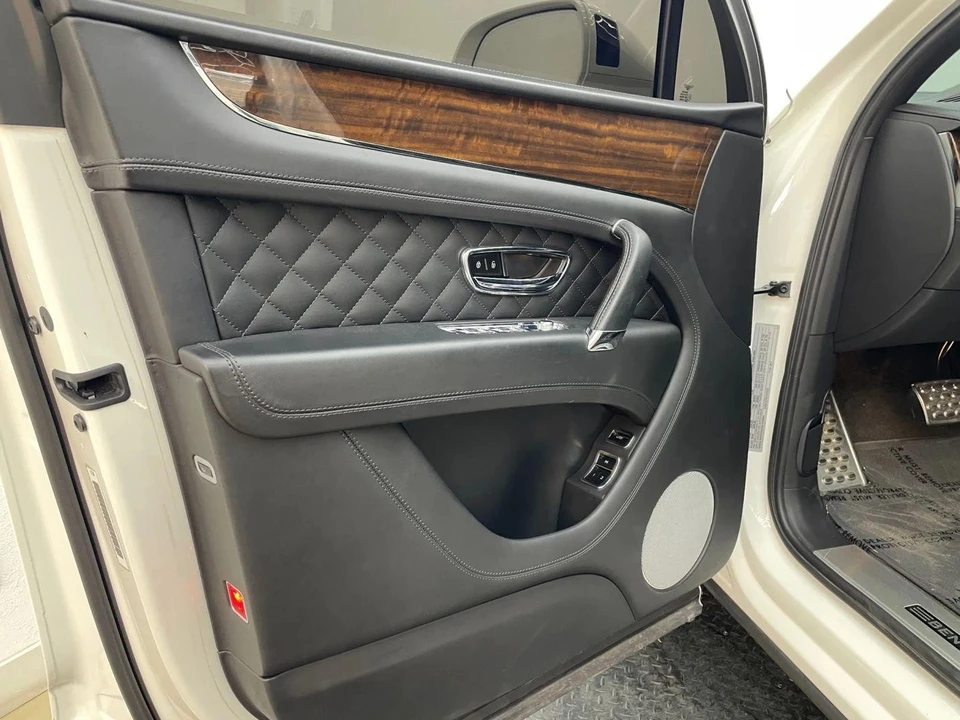 2018 Bentley Bentayga - Image 10 of 21