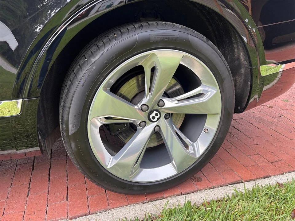 2018 Bentley Bentayga - Image 17 of 31