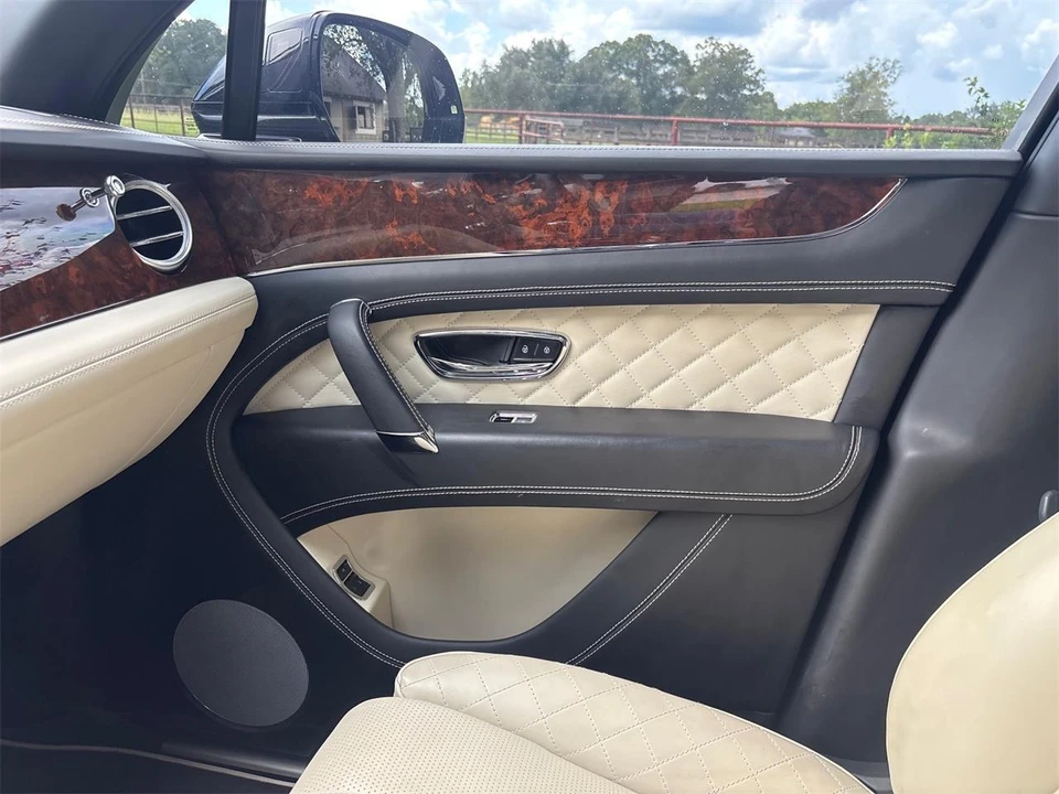 2018 Bentley Bentayga - Image 25 of 31